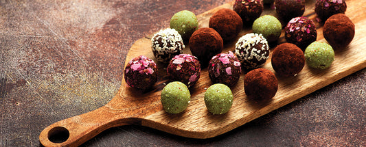 Sugar Detox Recipe: Almond and Chia Spirulina Balls